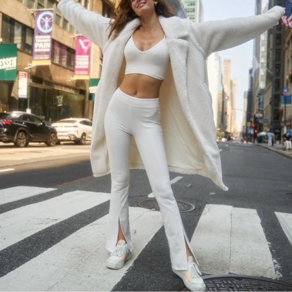 ALO YOGA Airbrush High-Waist Flutter Legging split hem white Size Small - Picture 9 of 16